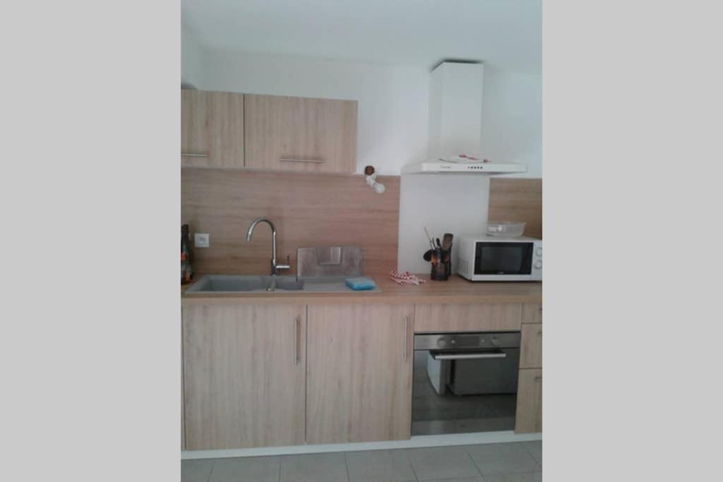 Les Champs Apartment Cernoy-en-Berry Exterior photo